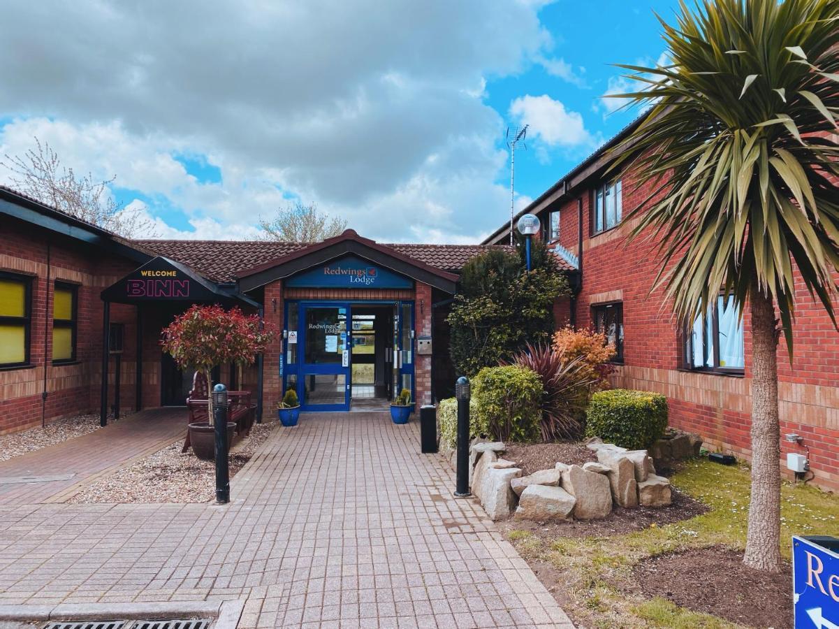 Redwings Lodge Dunstable Exterior photo